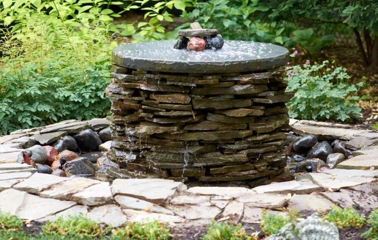 Готовый пруд с фонтаном