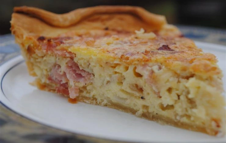 пирог слоеный с луком