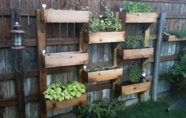 вертикальные грядки для зелени