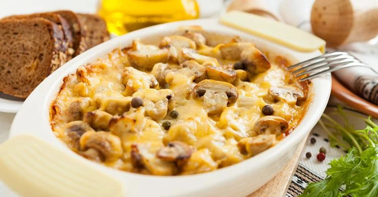 Картофельная запеканка с грибами и сметаной