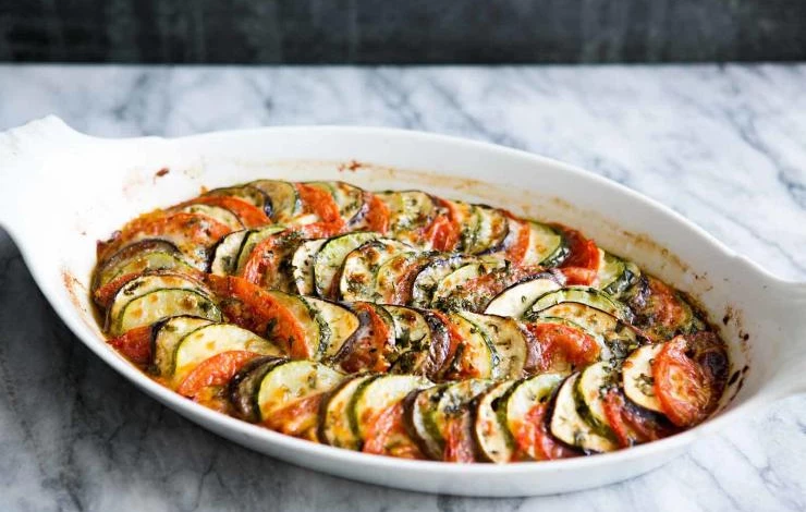 Картофельная запеканка с помидорами и баклажанами