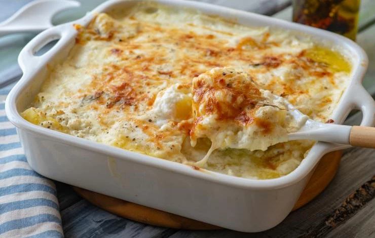 Картофельная запеканка под соусом бешамель