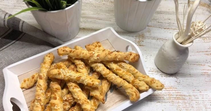 Сырные палочки с кунжутом