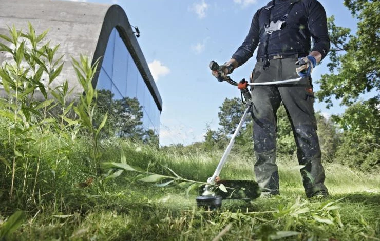 Стрижка травы