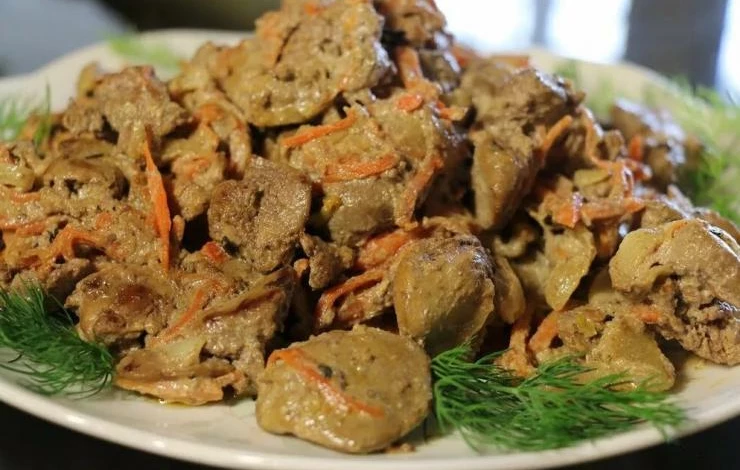 Куриная печень с овощами