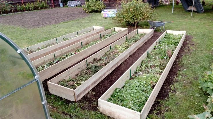 Как сделать теплые грядки осенью, чем наполнить