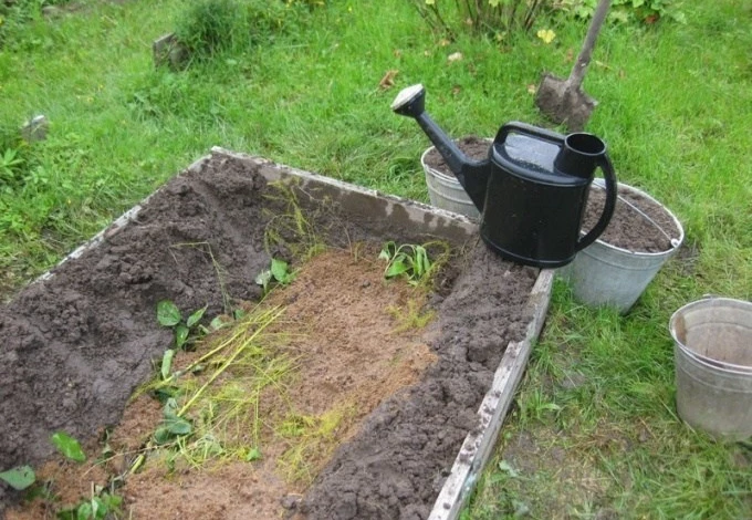 Подготовка теплой грядки