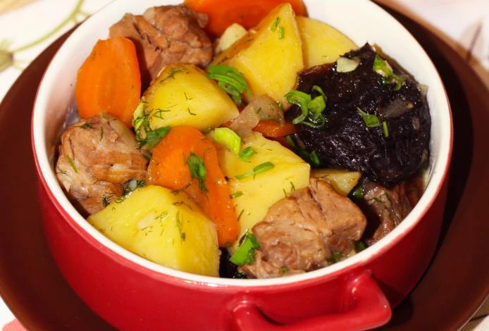 Жаркое с черносливом