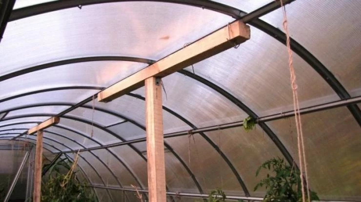 Подпорки для теплицы из поликарбоната