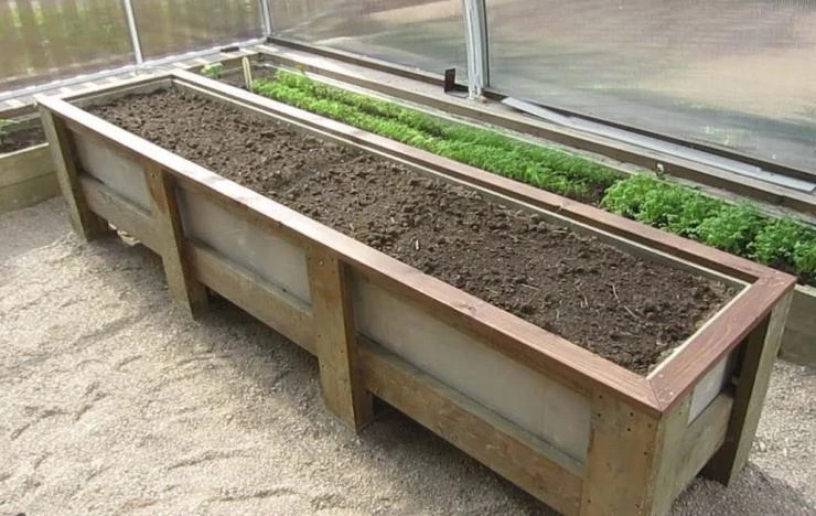 приподнятая конструкция в теплице