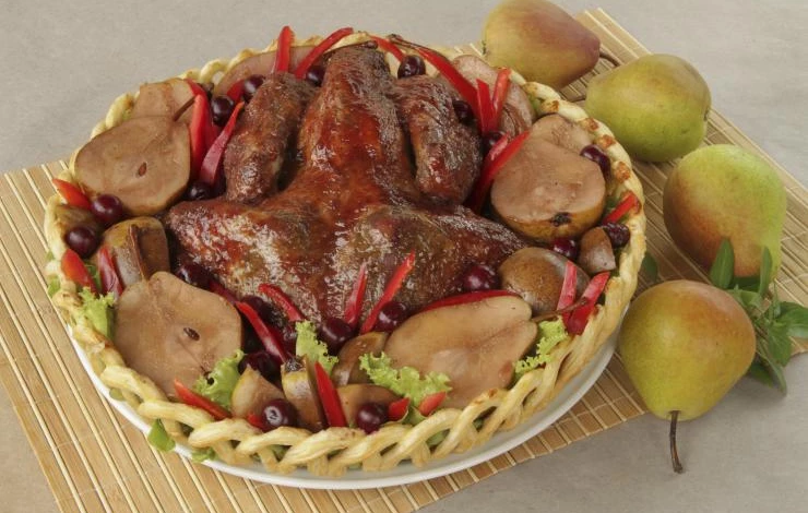 Курица с грушами в медовой глазури