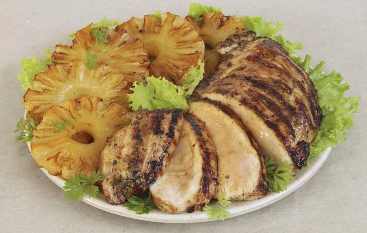 Куриное филе гриль с ананасами