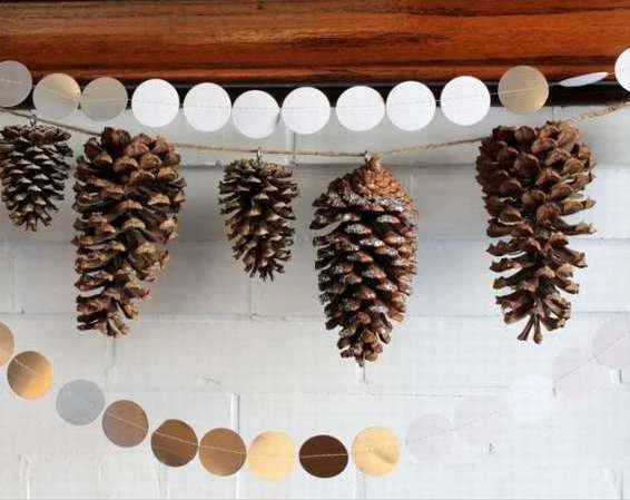 гирлянда из шишек
