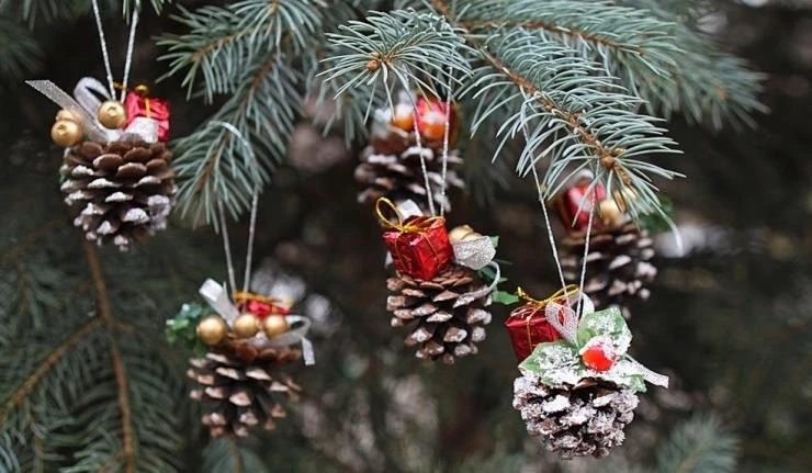 елочная игрушка шишка