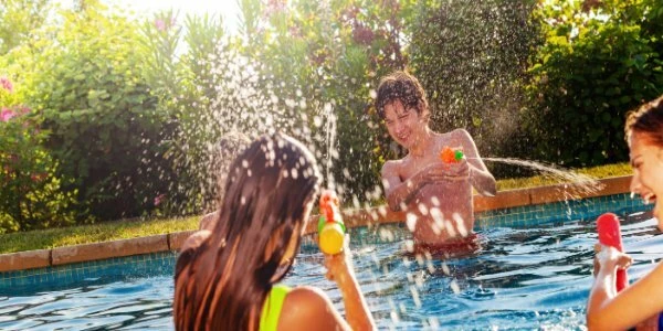 Купание в бассейне