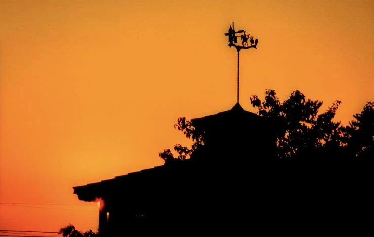 флюгер на крыше