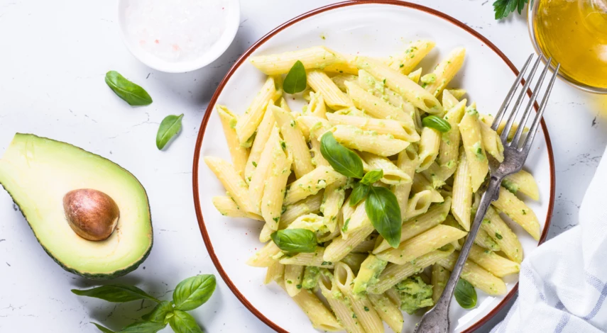 Макароны с соусом из авокадо