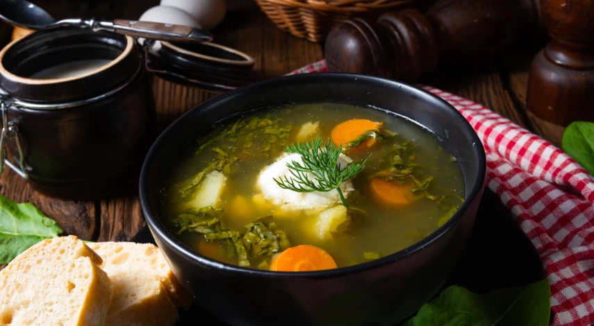 Зеленый борщ со щавелем
