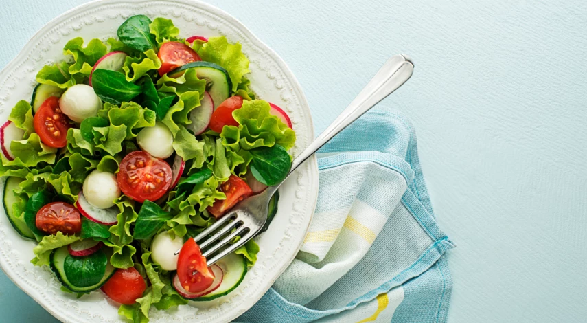 Салат с редиской и яйцом