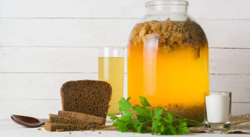 Банка с домашним квасом