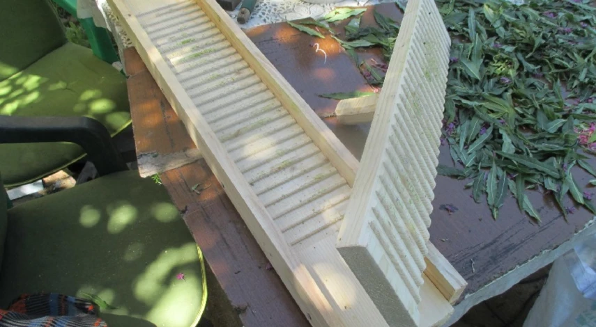 доски для скручивания листьев