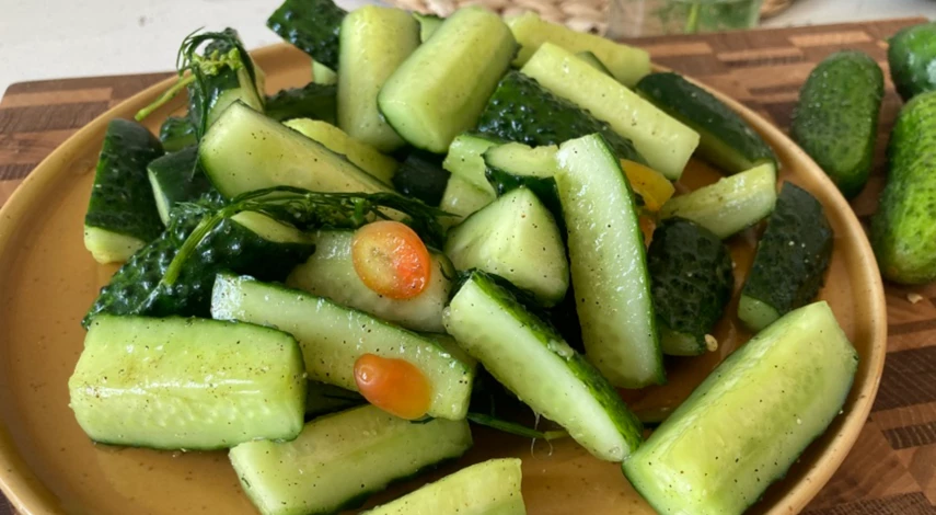 Малосольные огурцы на скорую руку