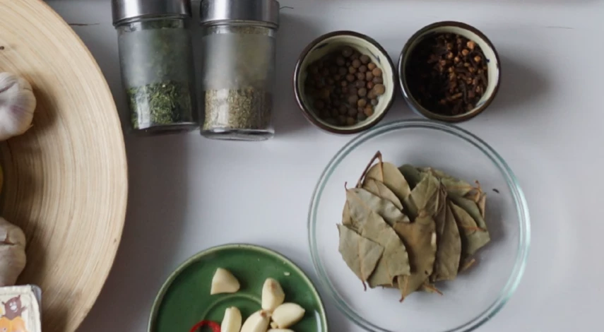 Ингредиенты для маринованных огурцов