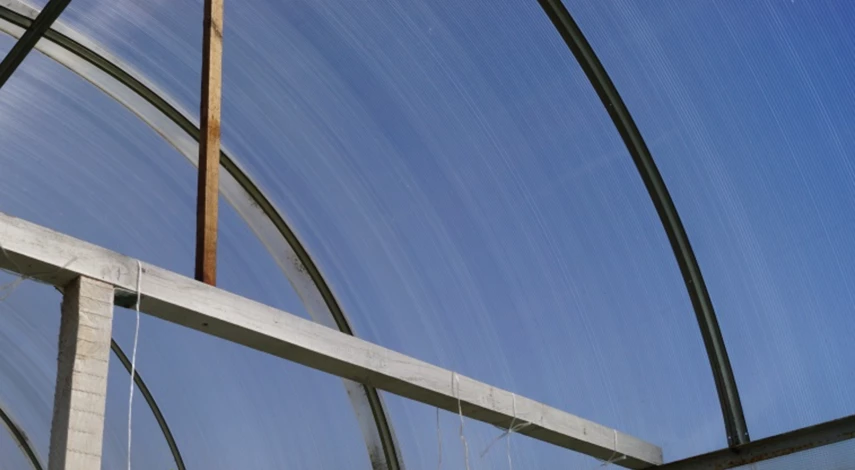 Обработка металлической теплицы