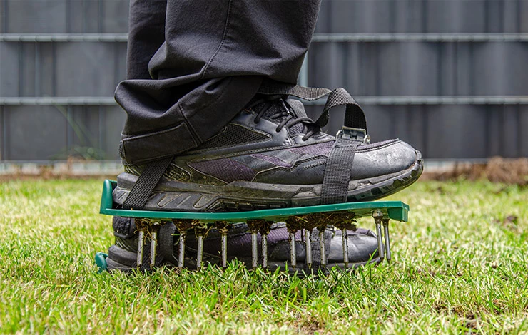 аэрация газона