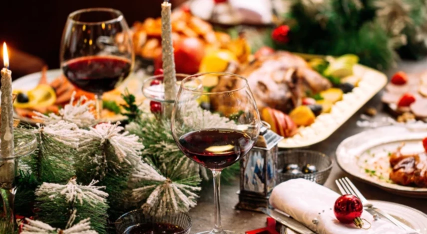 какими цветами наряжать елку в 2025 году