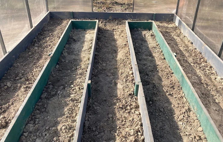 чем обработать теплицу осенью